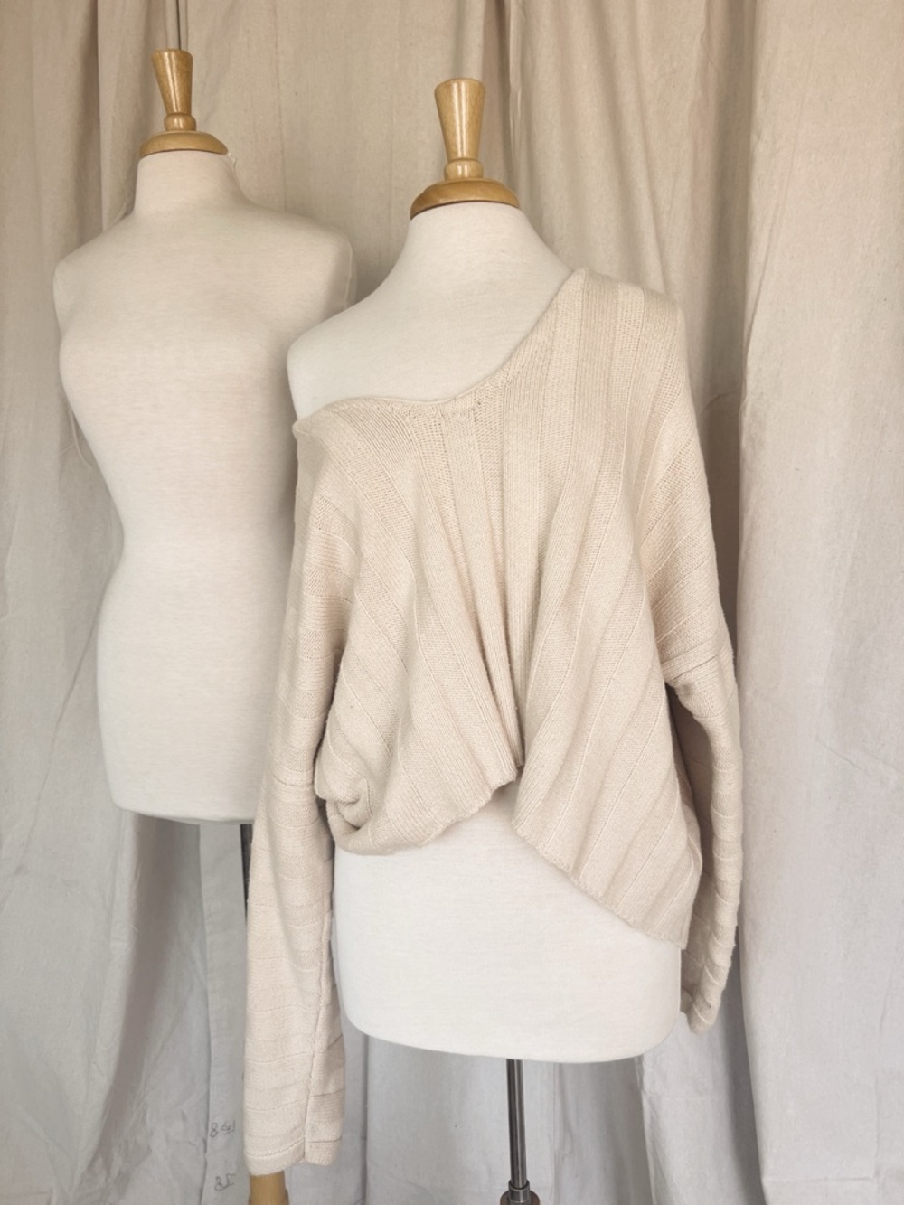 Cream Ribbed V-Neck Women's Sweater - Picture 4 of 5
